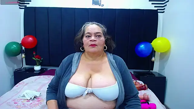 Snapshot of VickyBoobss chatting on 10-23-25, 08:07 VickyBoobss online show from 10-23-25, 08:07