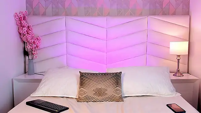 Snapshot of chelsea_bolton_ chatting on 01-21-25, 01:43 chelsea bolton online show from 01-21-25, 01:43