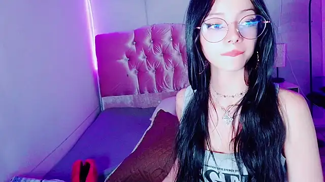 Snapshot of madison_oli chatting on 02-20-25, 06:35 madison oli online show from 02-20-25, 06:35