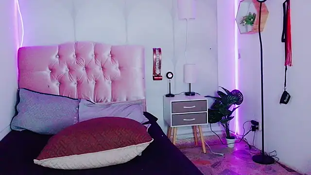 Snapshot of madison_oli chatting on 02-28-25, 06:20 madison oli online show from 02-28-25, 06:20