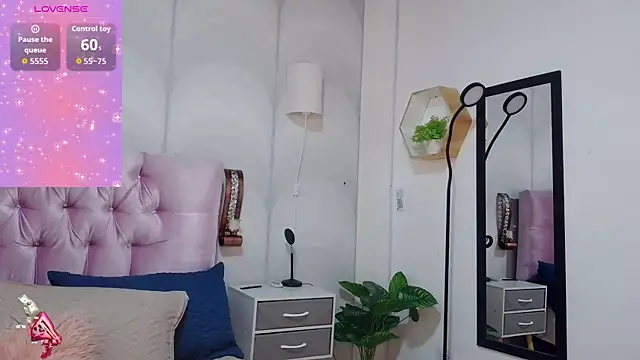 Snapshot of madison_oli chatting on 10-21-25, 11:44 madison oli online show from 10-21-25, 11:44