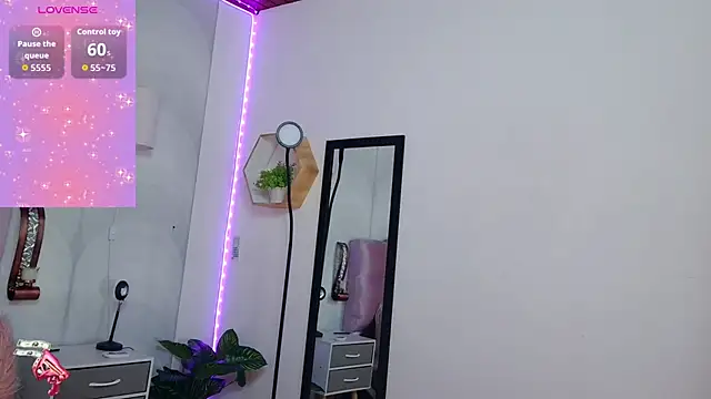 Snapshot of madison_oli chatting on 10-28-25, 11:36 madison oli online show from 10-28-25, 11:36