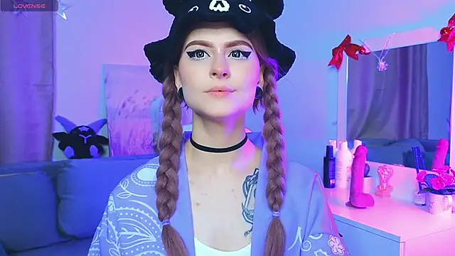 Emily  Mooree online show from 01-26-25, 05:23