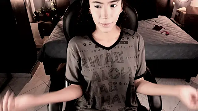 vaiolethsan   online show from 12-17-25, 08:37