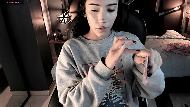 Snapshot of vaiolethsan__ chatting on 02-11-26, 08:14 vaiolethsan online show from 02-11-26, 08:14