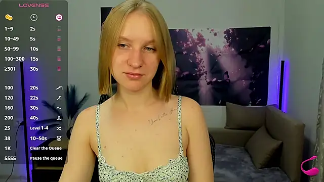 Snapshot of BeautyBlondy chatting on 10-22-25, 12:16 BeautyBlondy online show from 10-22-25, 12:16