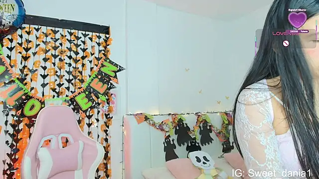 sweet dania  online show from 10-20-25, 06:58