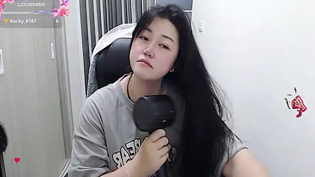 minnie9009 online show from 03-18-25, 02:04