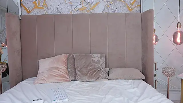 FlawlessEva online show from 01-10-25, 10:39