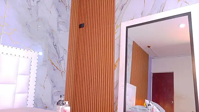 Snapshot of hotiergirl chatting on 02-14-26, 12:02 hotiergirl online show from 02-14-26, 12:02