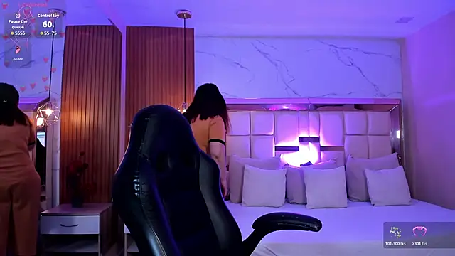 Snapshot of zoes_milee chatting on 02-20-26, 11:54 zoes milee online show from 02-20-26, 11:54