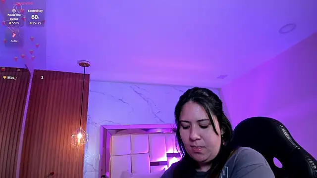 Snapshot of zoes_milee chatting on 02-26-26, 11:31 zoes milee online show from 02-26-26, 11:31