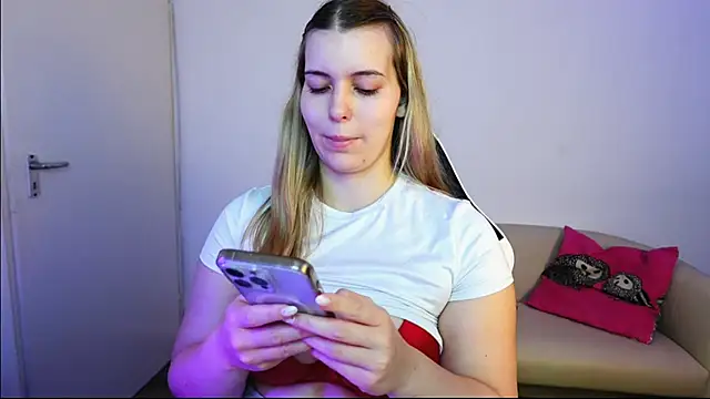 Snapshot of ShyHotNerd chatting on 09-29-25, 07:24 ShyHotNerd online show from 09-29-25, 07:24