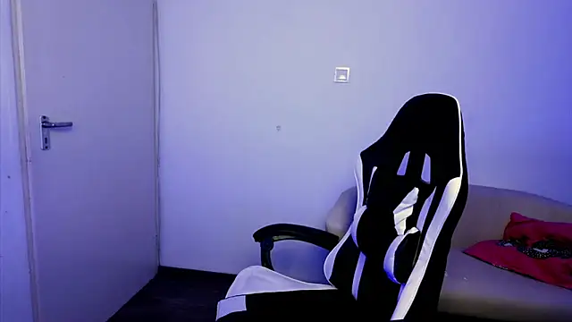 Snapshot of ShyHotNerd chatting on 11-10-25, 01:15 ShyHotNerd online show from 11-10-25, 01:15