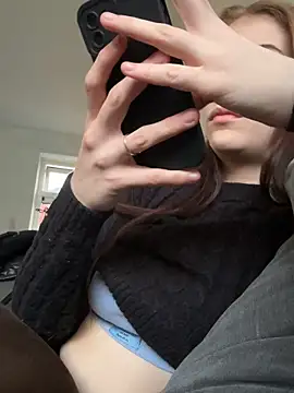 Snapshot of VioletxBlue chatting on 03-21-26, 06:11 VioletxBlue online show from 03-21-26, 06:11