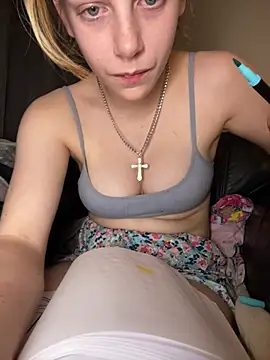 Snapshot of VioletxBlue chatting on 04-15-26, 08:42 VioletxBlue online show from 04-15-26, 08:42