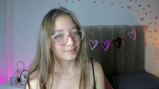 Dahlia Rousse online show from 03-08-25, 04:28