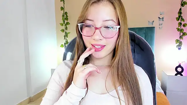 Dahlia Rousse online show from 11-30-25, 08:51