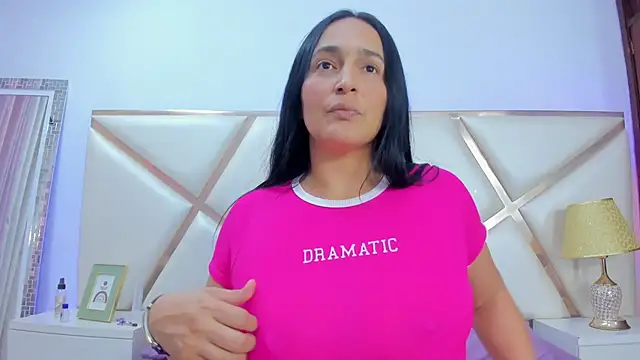 LucineArias online show from 02-08-25, 07:49