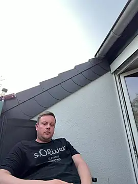 Snapshot of McWerle chatting on 03-23-26, 01:04 McWerle online show from 03-23-26, 01:04