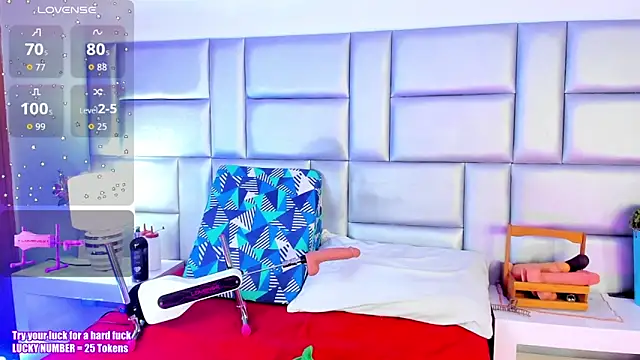 Snapshot of LovelyNickii chatting on 10-17-25, 12:52 LovelyNickii online show from 10-17-25, 12:52