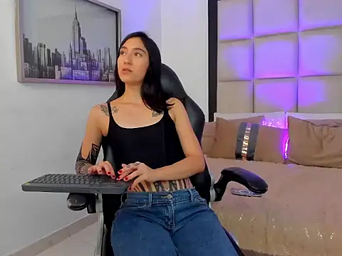 MeganPresleyy online show from 05-13-26, 08:49