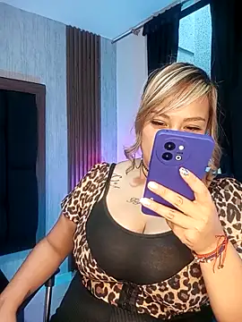 Elise-Leyton online show from 12-19-25, 07:54