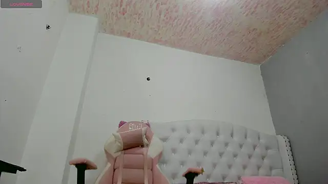 Snapshot of Alana_ponsee chatting on 02-20-25, 01:25 Alana ponsee online show from 02-20-25, 01:25