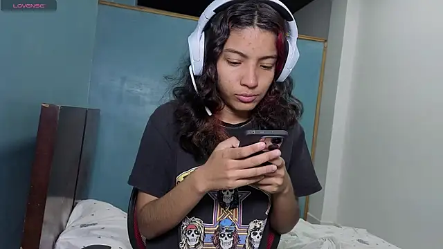 Lovelyamyy online show from 10-12-25, 08:08