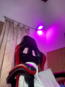 Snapshot of Sophie_Heart chatting on 04-01-26, 11:35 Sophie Heart online show from 04-01-26, 11:35