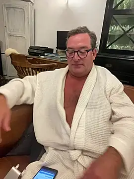 Snapshot of MountJohnXL chatting on 04-12-26, 10:37 MountJohnXL online show from 04-12-26, 10:37