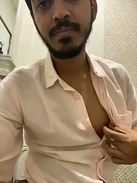 Snapshot of cute_modell chatting on 01-13-25, 04:51 cute modell online show from 01-13-25, 04:51