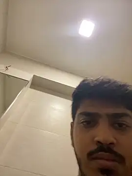 Snapshot of cute_modell chatting on 10-17-25, 04:42 cute modell online show from 10-17-25, 04:42