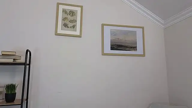Snapshot of Bonnie_White chatting on 02-17-25, 01:10 Bonnie White online show from 02-17-25, 01:10
