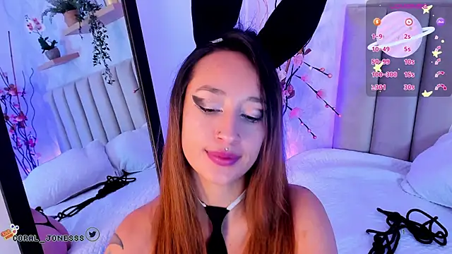 Snapshot of coral_jonesss chatting on 02-08-25, 01:54 coral jonesss online show from 02-08-25, 01:54