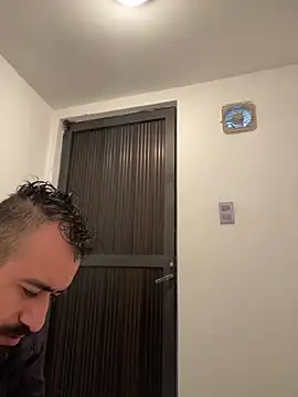 leonardohot1987 online show from 01-15-25, 04:21