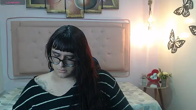 Snapshot of kathepickmanx chatting on 03-08-26, 03:32 kathepickmanx online show from 03-08-26, 03:32