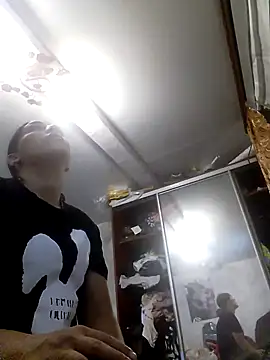 Rosanna Rennie online show from 09-22-25, 01:24