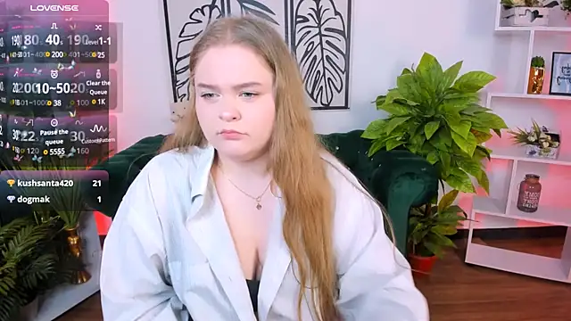 Snapshot of Erica__Alta chatting on 03-16-25, 12:55 Erica Alta online show from 03-16-25, 12:55