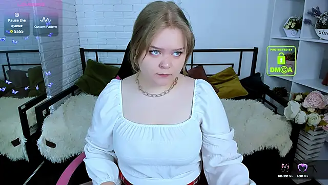 Snapshot of Erica__Alta chatting on 09-14-25, 05:39 Erica Alta online show from 09-14-25, 05:39