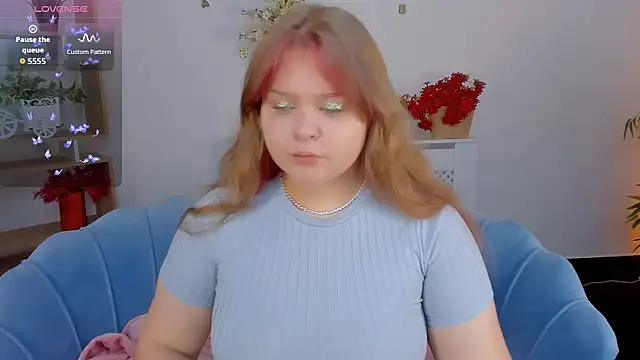 Snapshot of Erica__Alta chatting on 09-19-25, 05:42 Erica Alta online show from 09-19-25, 05:42