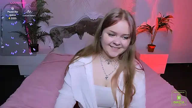 Snapshot of Erica__Alta chatting on 09-22-25, 05:31 Erica Alta online show from 09-22-25, 05:31