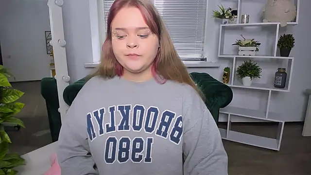 Snapshot of Erica__Alta chatting on 10-12-25, 05:28 Erica Alta online show from 10-12-25, 05:28