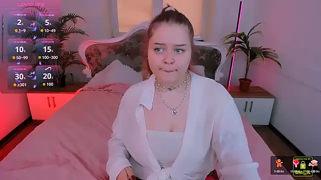 Snapshot of Erica__Alta chatting on 10-15-25, 05:40 Erica Alta online show from 10-15-25, 05:40