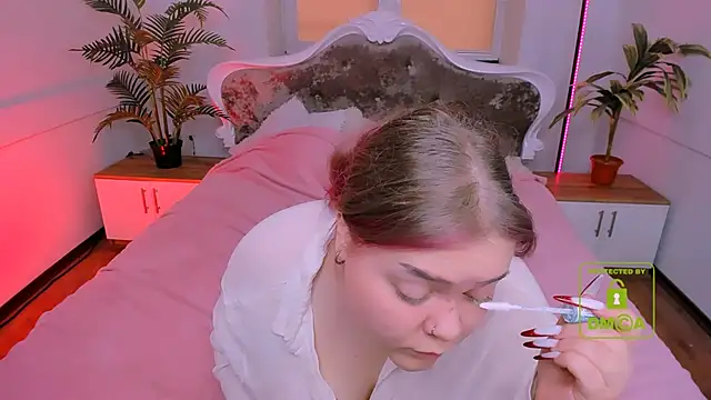 Snapshot of Erica__Alta chatting on 10-21-25, 05:52 Erica Alta online show from 10-21-25, 05:52