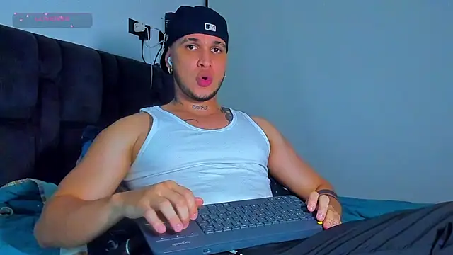 austinoficial online show from 05-11-26, 01:00