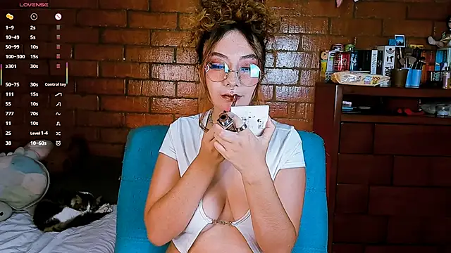Annycolin  online show from 05-07-26, 10:26