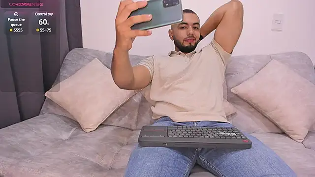 arturguy00 online show from 01-19-25, 01:10