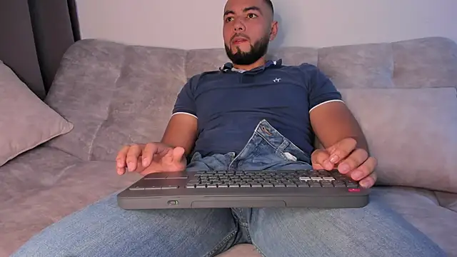 arturguy00 online show from 02-08-25, 11:34