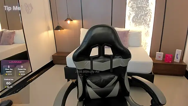 Snapshot of lilly_ass_ chatting on 02-25-26, 12:48 lilly ass online show from 02-25-26, 12:48